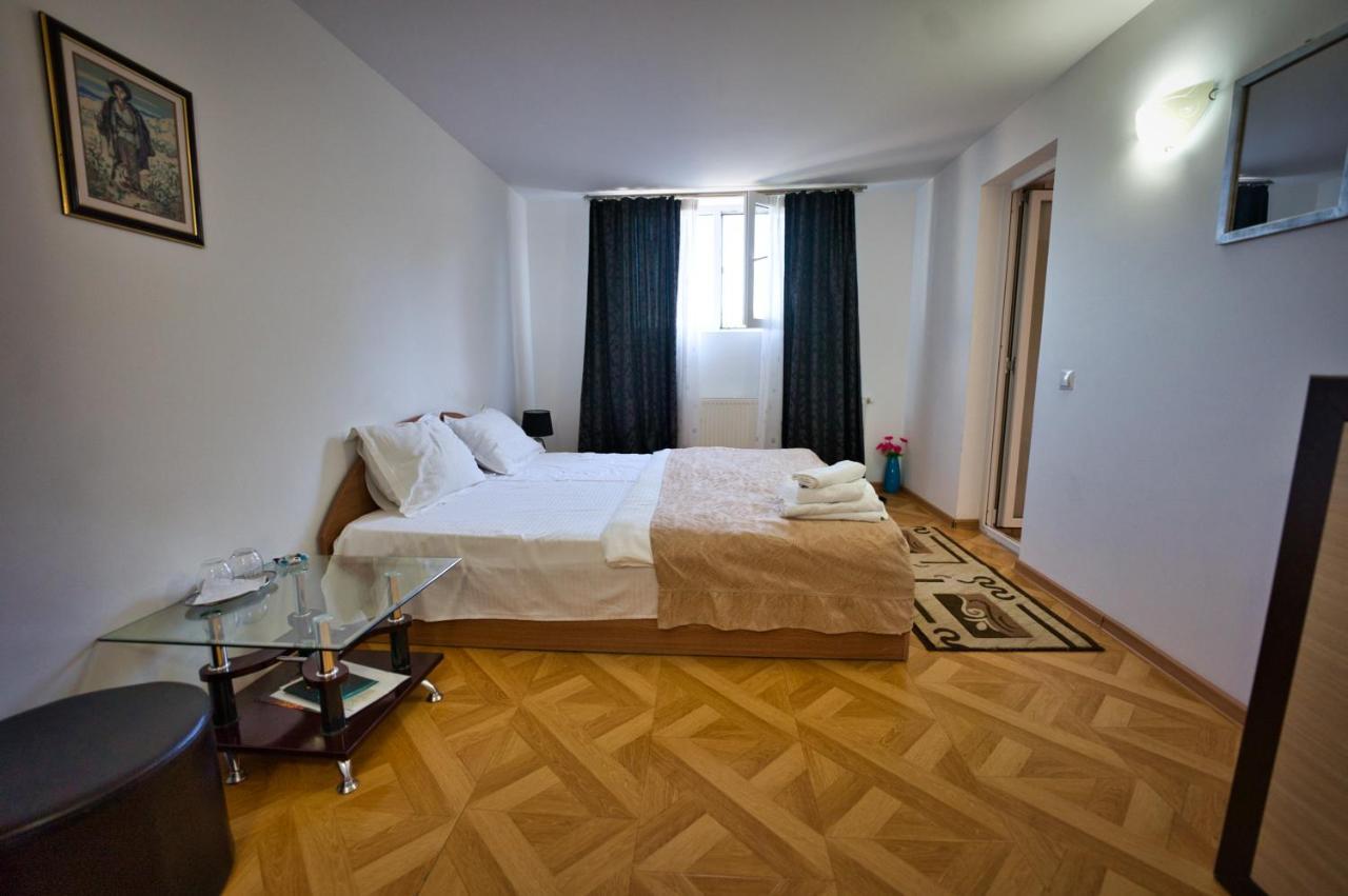 Vila Victoria Râmnicu Vâlcea Exterior foto